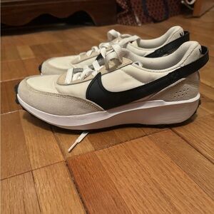 Women’s Nike Waffle Sneakers size 7.5